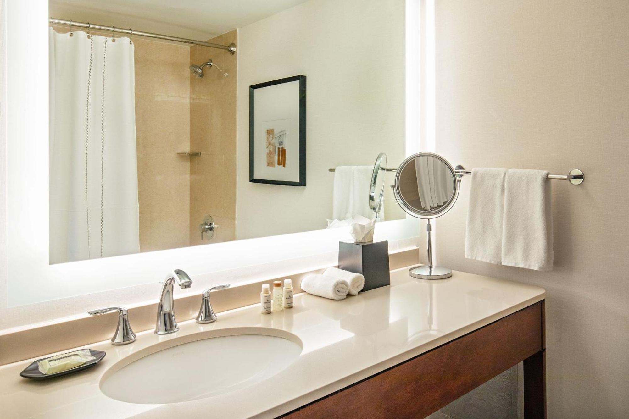 Sheraton Boston Needham Hotel Buitenkant foto